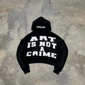Sweat à capuche court noir effet usé. Sweat à capuche zippé graphique. Veste courte oversize délavée style streetwear. Fabricant de Marques Privées OEM - Product Image 1