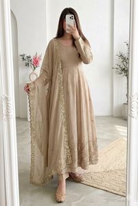Ensemble de soirée ethnique pour femme en soie froissée, sans plis, séchage rapide, avec broderies et sequins, robe ample, pantalon et dupatta – Vente en gros - Product Image 1