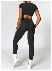 Ensemble de yoga pour femmes au style unique et confortable, best-seller, léger, idéal pour la gym et la course à pied. - Product Image 2
