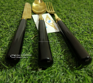 Table à salade classique de luxe en résine noire avec couverts dorés pour l'organisation des repas dans les hôtels et restaurants - Product Image 2