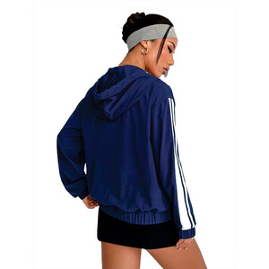 เสื้อแจ็คเก็ตกันลมสีน้ำเงินกรมท่าคุณภาพพรีเมียมสำหรับผู้หญิง น้ำหนักเบา มีฮู้ด ซิปแบบรูดขึ้นลง เสื้อคลุมกีฬา สกรีนโลโก้ได้ตามสั่ง ขายส่งเสื้อแจ็คเก็ตสำหรับผู้ชาย - Product Image 5