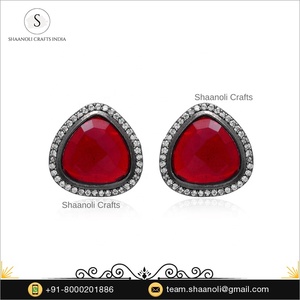 ต่างหูแฟชั่นแบบหมุดสำหรับผู้หญิงและเด็กผู้หญิงดีไซน์เนอร์อัญมณีสีแดงประดับอัญมณีแนวโบราณของชาวอินเดีย - Product Image 2