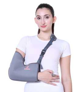 Attelle de bras ergonomique avec coussinets de soutien du coude pour une positionnement confortable de l'épaule, la récupération des fractures du bras et les soins orthopédiques quotidiens - Product Image 1