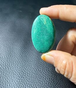 Cabochon de Jade Vert Naturel Changeant de Couleur Poli pour la Fabrication de Bijoux - Product Image 2