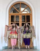 Robes de mariée vintage pour femmes, élégantes, à col en V, personnalisables, avec dentelle brodée, sequins, plumes, longueur cheville, volants naturels