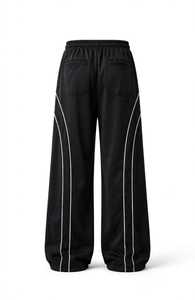 กางเกงวอร์มขายาวสีดำ ONETEN APPARELS เอวยางยืด แถบข้างลำตัว สไตล์ลำลอง กางเกงกีฬา ระบายอากาศได้ดี เป็นมิตรกับสิ่งแวดล้อม น้ำหนักเบา - Product Image 3