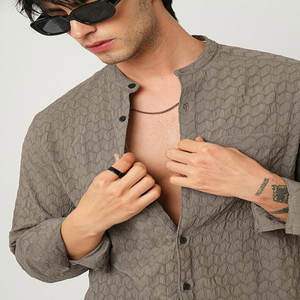 Nouveau modèle de chemise personnalisée à manches longues pour hommes, respirante, anti-rides, décontractée, grande taille, fabriquée à partir de tissu Dobby, de l'usine OEM - Product Image 2