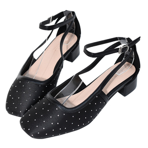 รองเท้าส้นเตี้ยหัวเหลี่ยมประดับเพชรสำหรับผู้หญิงของ Ann'S - Product Image 1