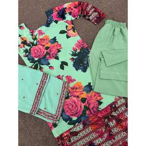 Hermoso conjunto de salwar kameez con estampado digital de alta calidad y dupatta, talla XL para fiesta, hecho de poliéster. - Product Image 3