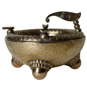 Cenicero portátil de bolsillo con tapa abatible redondeada de plata y latón pulidos, disponible a precios de mayorista. - Product Image 2