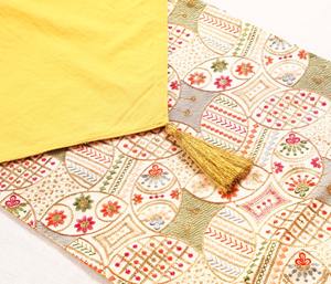 Camino de Mesa Bordado Ecológico Personalizable de Lujo con Diseño Floral, Tela de Rayón Premium para Mesa de Comedor o Café - Product Image 2