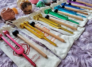 Juego de 8 diapasones para chakras Pro - 7 chakras + conexión con el alma en bolsa de terciopelo. - Product Image 3