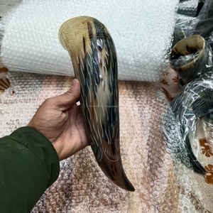 Cuerno de buey vikingo tallado a mano, artesanía nórdica de lujo a precio económico. - Product Image 2