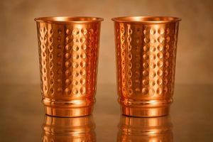 Fabricant de confiance – Verre à boire en cuivre pur, finition antique, durable, design de gobelet pour le stockage de l'eau bien-être ayurvédique - Product Image 3