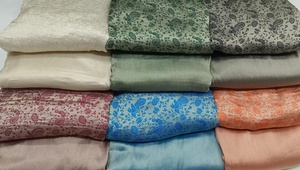 Tissu brocart de paon en nylon 100% teignable |   Motif tissé jacquard |   Poids moyen 120GSM |   Tissu uni de couleur unie pour vêtements ethniques - Product Image 2
