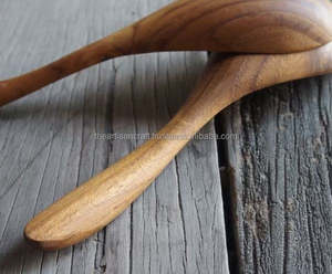 Cuillère à soupe en bois fabriquée à la main Matériau naturel léger et durable pour cuisine à manger Design rustique écologique par ARTISAN CRAFT - Product Image 2