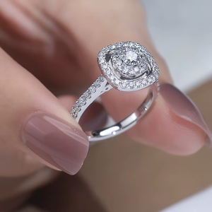 Anillo de Compromiso Unisex de Oro Blanco con Diamante Sintético de 1 Quilate, Corte Brillante, Certificado IGI, Diseño Clásico de Halo, Chapado en Platino de 14k - Product Image 3