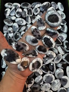 Opale Dendritique Naturelle Formes Mixtes Opale Mousse Noire et Blanche Pierres Libres pour Fabrication de Bijoux Lot en Gros 15-40mm 3-10g - Product Image 2