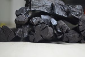 Bâton de charbon de bois noir en mangrove naturelle pour four de cuisson barbecue Vietnam charbon de bois dur en morceaux Greenfire GF1 3-4 heures - Product Image 3