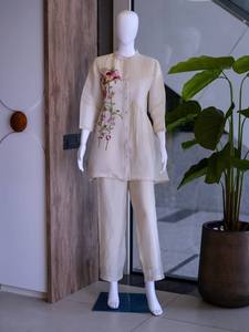 Neues Designer-Damen-Mal-Chanderi-Set mit Stickerei, Wendbar, Dehnbar, Schnelltrocknend, Knitterfrei, für Partys und Alle Jahreszeiten - Product Image 4