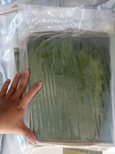 ใบกล้วยแช่แข็งสีเขียวสดขนาดใหญ่รูปทรงสี่เหลี่ยมทรงกลมสำหรับห่ออาหารเค้กแบบดั้งเดิมจากเวียดนาม - Product Image 6