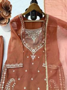 Ensemble Salwar Kameez rose brodé à séchage rapide toutes saisons, en mélange de soie, style Anarkali avec dupatta pour femme, idéal pour les mariages et les fêtes - Product Image 6