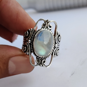 Anillo de Cabujón de Piedra Lunar de Fuego, Plata de Ley 925, Joyería Artesanal de Destaque - Product Image 4