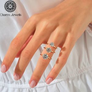 Bague de Fiançailles et d'Éternité Classique pour Femme Charm_Jewells en Argent Plaqué Or Rose 18K avec Moissanite Taille Coussin et Sertissage à Griffes IGI - Product Image 5