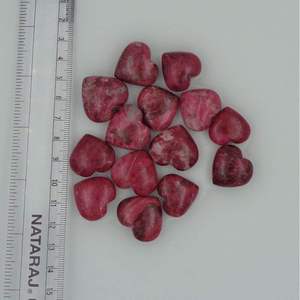 Cœur en cristal de thulite naturelle Chakralume, gravé et poli à la main, pierre précieuse rose pour la méditation, le Reiki, l'énergie des chakras et la spiritualité - Product Image 6