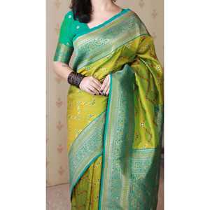 ผ้าไหมเนื้อนุ่มสีเขียวเมเฮนดี แบรนด์อีลิท วีฟส์  แบบบาเนราสี  พร้อมลายปักมีนาคารี ซารี  ดีไซน์ลายซิกแซก  งานทอแบบอินเดียและปากีสถาน น้ำหนัก 650 กรัม - Product Image 2