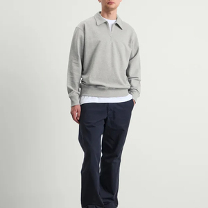 Sudadera de punto para hombre con cierre de cremallera, color sólido, cuello vuelto, corte regular, estilo minimalista para otoño. - Product Image 1