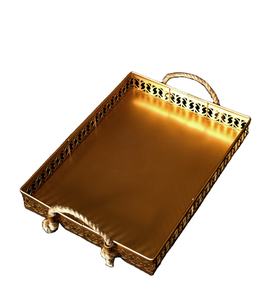 Dernier modèle de plateau de service rectangulaire en fer plaqué or Style vintage Plats en métal pour la maison Accessoires d'ustensiles de cuisine à vendre - Product Image 1