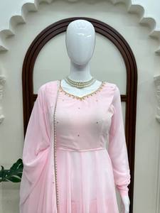 Robe Anarkali rose avec ensemble dupatta en georgette et fausse fourrure, tenue ethnique pour mariage et fête, pour femmes - Product Image 3