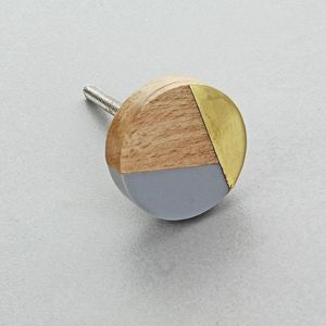 Boutons ronds en résine et bois faits à la main, écologiques, décoratifs, objets de collection, artisanat avec technique de modelage manuel, best-seller - Product Image 1