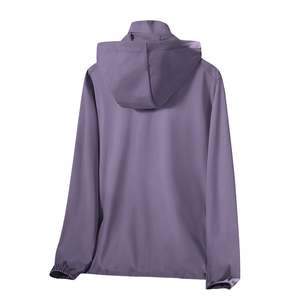 Manteau pour femme à capuche coupe-vent avec poche zippée, rangement sécurisé, performance sportive, vêtement d'extérieur athlétique d'hiver en polyester technique - Product Image 2