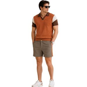 Ensemble polo et short pour homme en brun rouillé et taupe, design de poche contrastée, tenue décontractée d'été en deux pièces, logo personnalisé - Product Image 1
