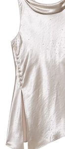 Elegante Vestido Mini Asimétrico de Satén sin Mangas con Cuello Drapeado y Detalle de Botones para Fiestas - Product Image 3