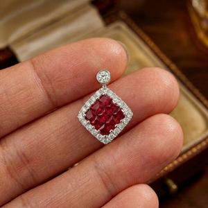 Pendentifs en or blanc massif 18 carats de haute qualité, sertis de rubis et de diamants taille princesse, pour cadeau, bijoux de fête classiques personnalisables, fabrication de qualité supérieure - Product Image 2