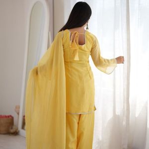Conjunto de Kurta Listo para Usar, Especial para Eid y Bodas, para Todas las Temporadas, con Tela de Seda Crujiente, Estilo Farshi Salwar, Adorno de Diamantes Swarovski y Borde de Encaje Elegante - Product Image 5