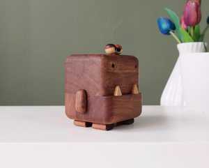 Figurine de robot en bois à collectionner, jouet décoratif fait main, pièce d'art pour l'affichage sur étagère et la décoration de la pièce, pour le dessus de table du salon - Product Image 3