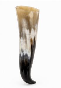 Mug à boire en corne de buffle naturelle fait main, motif loup gravé, pour reconstitution historique médiévale, cadeau pour les amateurs de barware. - Product Image 2