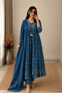 Ensemble de robe Anarkali Mul Chanderi de qualité supérieure pour femmes, avec de magnifiques broderies dorées et un bas assorti. - Product Image 6
