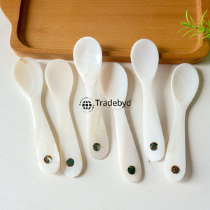 Cuchara con Incrustaciones de Madreperla Hecha a Mano, Elegante Accesorio para Mesa de Comedor por Tradebyd - Product Image 6