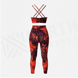 Ensemble de yoga imprimé rouge et noir 2 pièces : Crop top à fines bretelles et leggings taille haute longueur intégrale, vêtements de sport respirants - Product Image 2