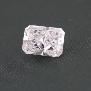 Diamant de laboratoire poli radiant 0,65 ct, couleur E, clarté VVS1, HPHT, certifié IGI, élégant pour bagues de fiançailles, vente en gros - Product Image 2
