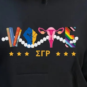 Sudadera con capucha negra nueva para mujer con estampado gráfico de hermandad griega, estilo pullover, con mensaje electoral, personalizada para el campus - Product Image 4