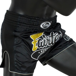 Shorts de Muay Thai sur mesure de qualité supérieure, dernières créations, en mesh, avec patch brodé sublimé Fairtex. - Product Image 4