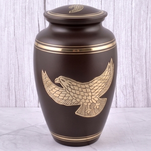 Urna Funeraria de Latón Negro Mate para Adultos con Diseño de Águila y Bandera Americana para Guardar Cenizas Humanas, Urna Conmemorativa para Entierro - Product Image 4