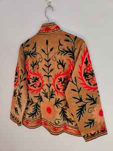 Veste en velours bohème Suzani – Manteau floral brodé à la main, vêtement d'extérieur vintage tribal bohème, veste artistique brodée ouzbèke - Product Image 6