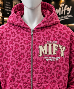 Sweat à capuche rose premium zippé, style streetwear oversize, avec logo brodé sur le devant et imprimé sur la manche - Product Image 2